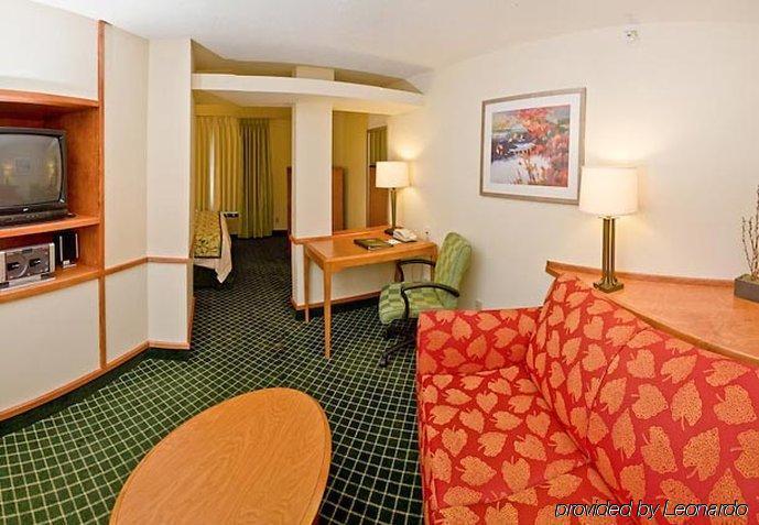 Fairfield Inn & Suites Burlington Rom bilde