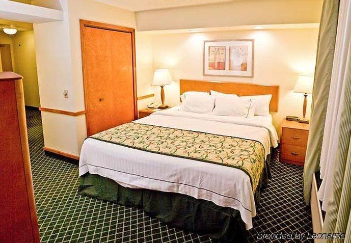 Fairfield Inn & Suites Burlington Rom bilde